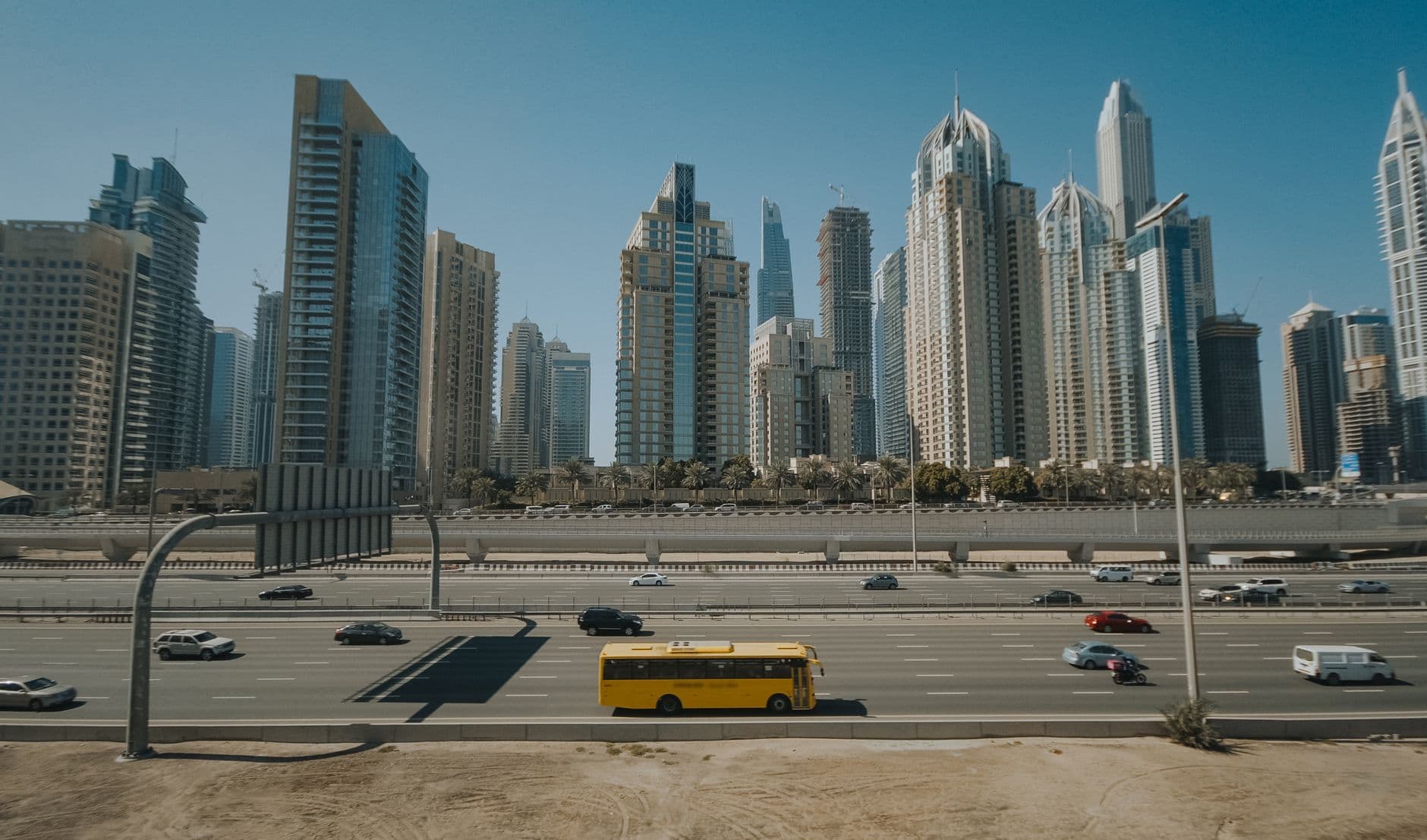 Location Voiture Dubai Marina : Luxe et Livraison 2026