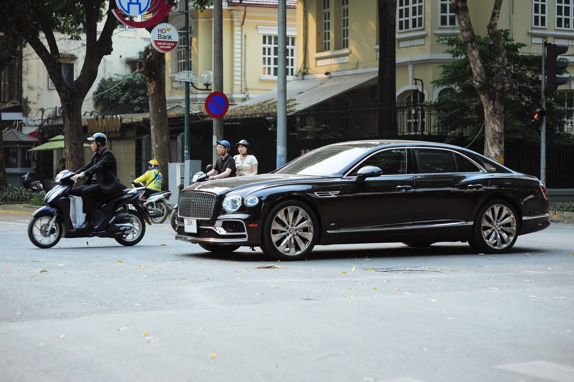 Black 2026 Bentley Bentayga parked in front of Burj Al Arab Dubai, British luxury SUV premium rental