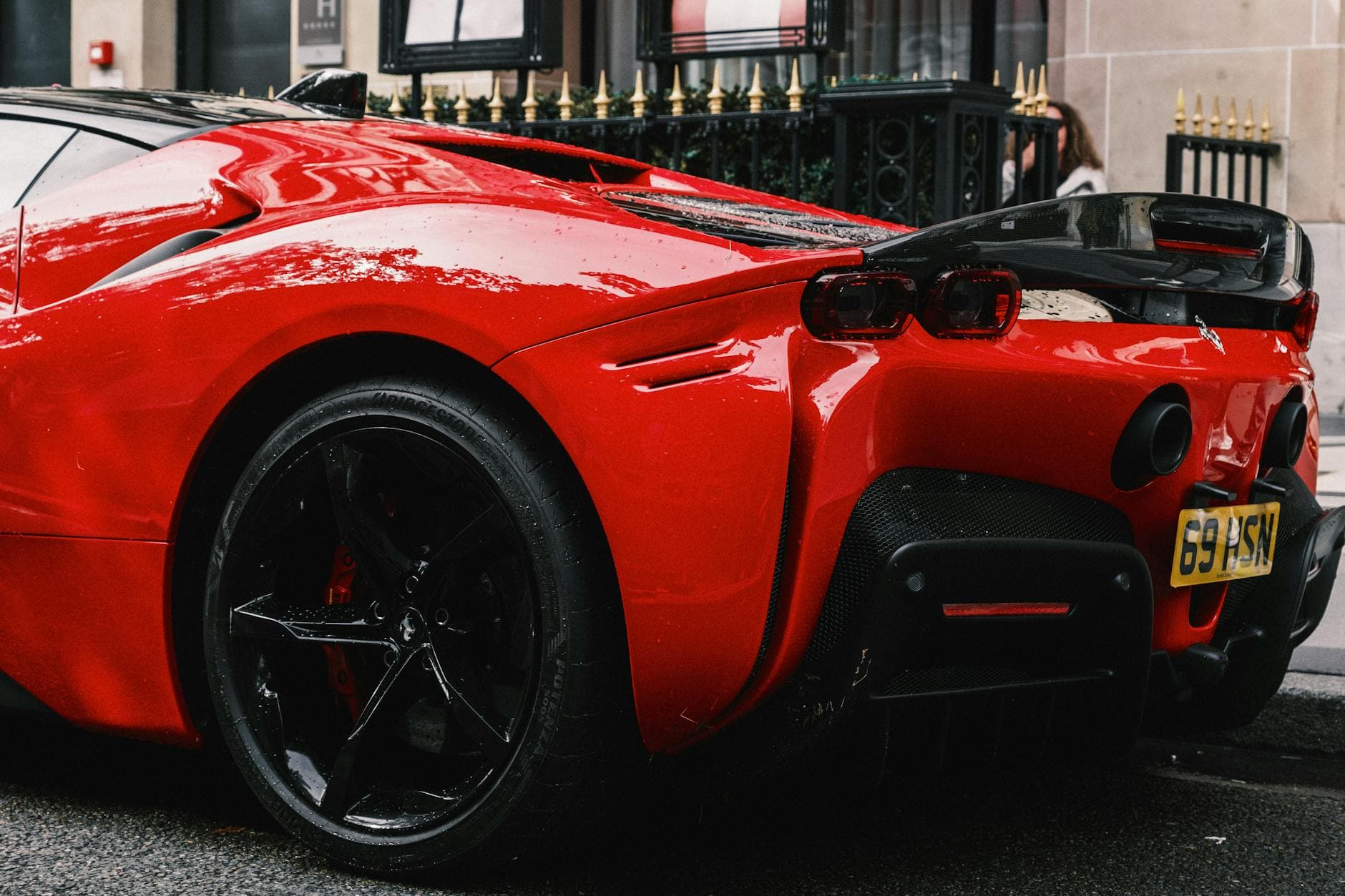 Louer une Ferrari SF90 Stradale a Dubai en 2026