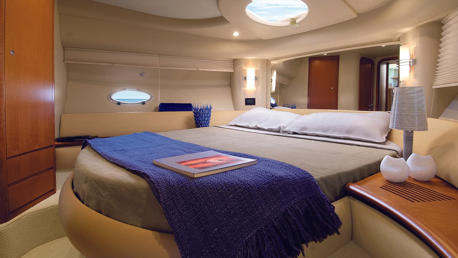 Location yacht 40 pieds Cobalt a Dubai Marina avec Dubai Small