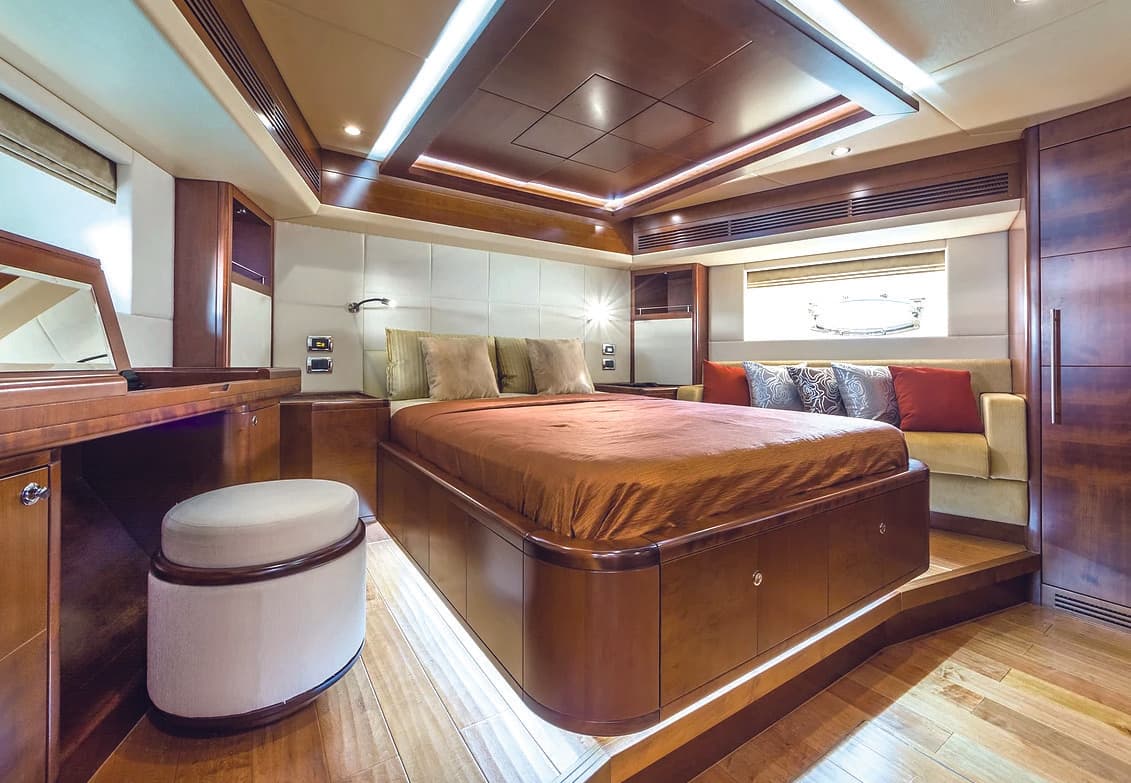 Location megayacht 100 pieds Omega a Dubai Harbour avec Dubai Small