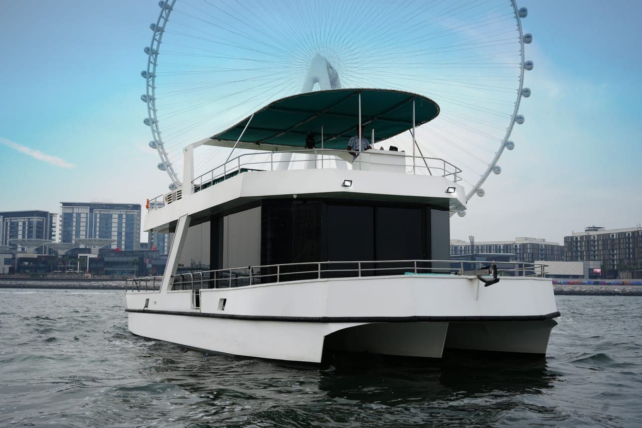 Location yacht party 70 pieds a Dubai Harbour avec Dubai Small